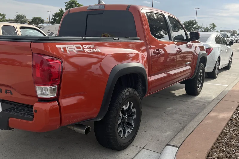 2017 Toyota Tacoma TRD OFF ROAD 6