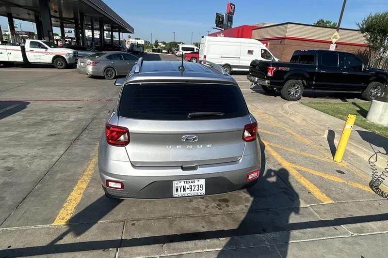 2024 Hyundai Venue regular 3