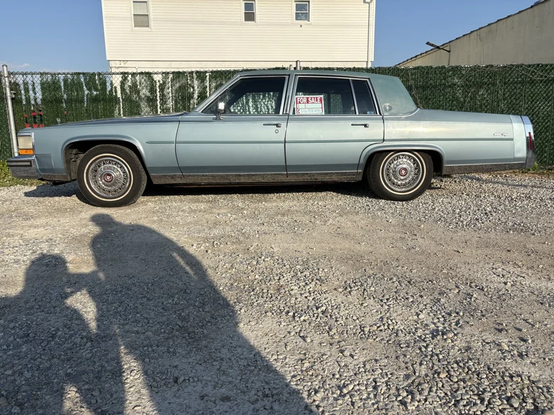 1986 Cadillac Fleetwood Brougham Base 2