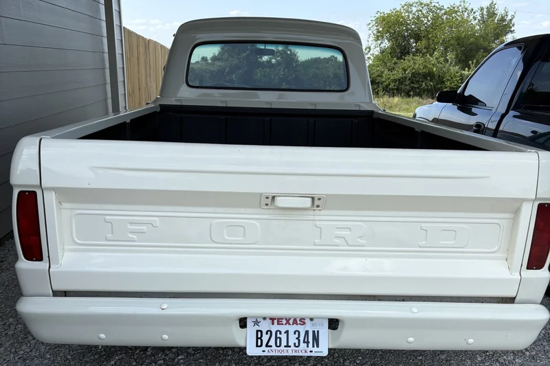 1966 Ford F-100 base 4
