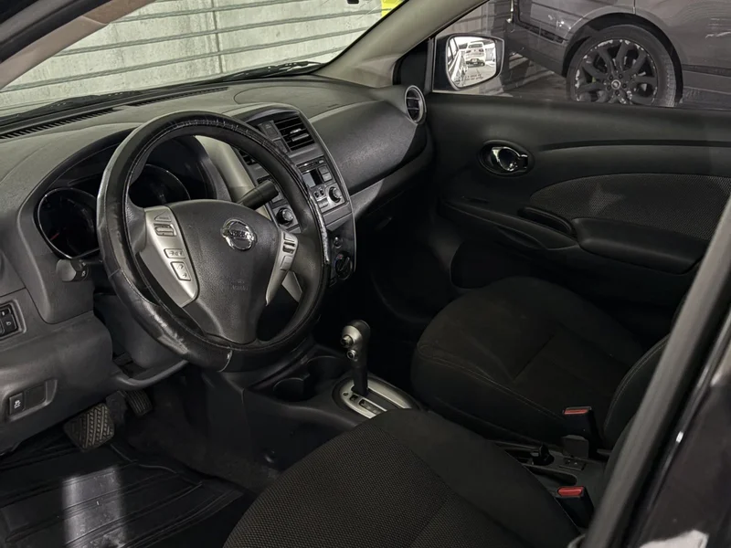2016 Nissan Versa SV 3