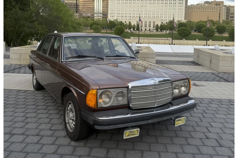 1978 Mercedes-Benz 300D Base 1