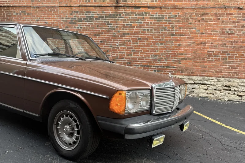 1978 Mercedes-Benz 300D Base 2