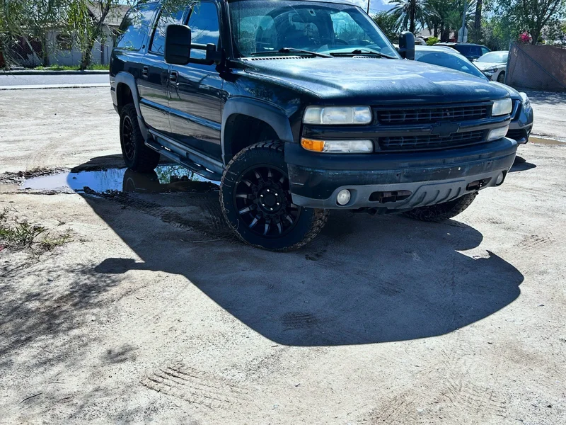 2002 Chevrolet Suburban Z71 1