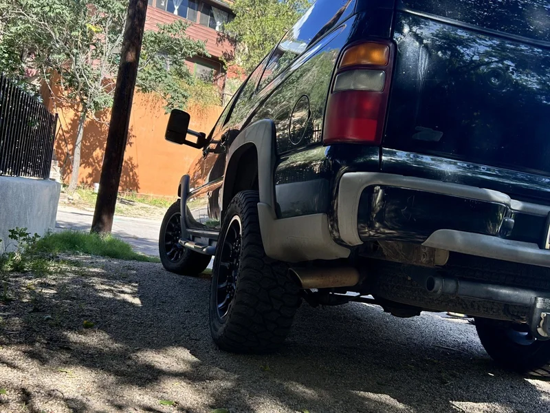 2002 Chevrolet Suburban Z71 2