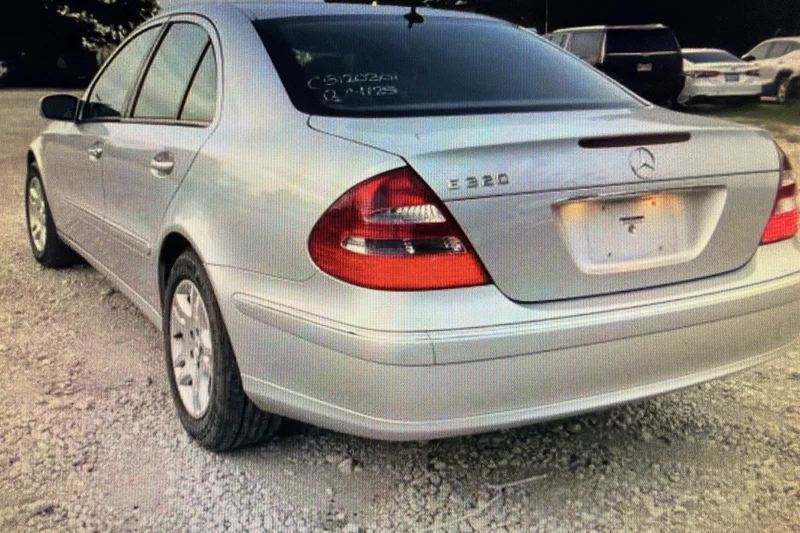 2005 Mercedes-Benz E320 Base 2