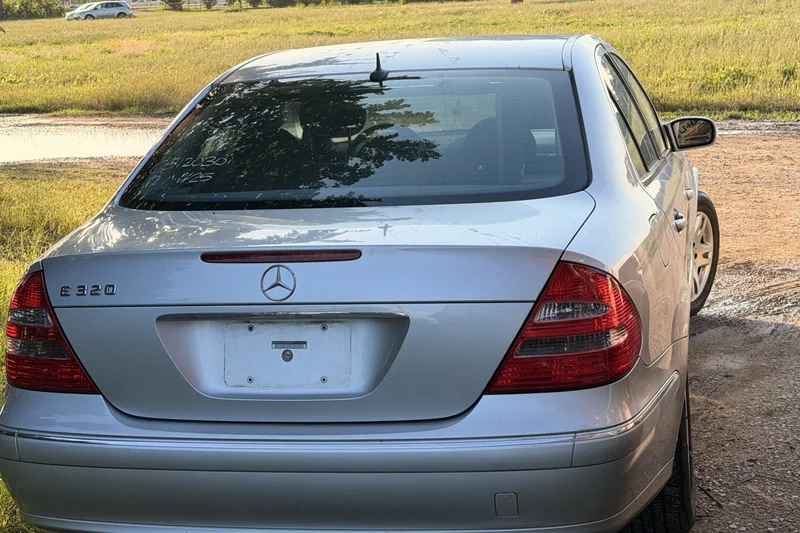 2005 Mercedes-Benz E320 Base 3