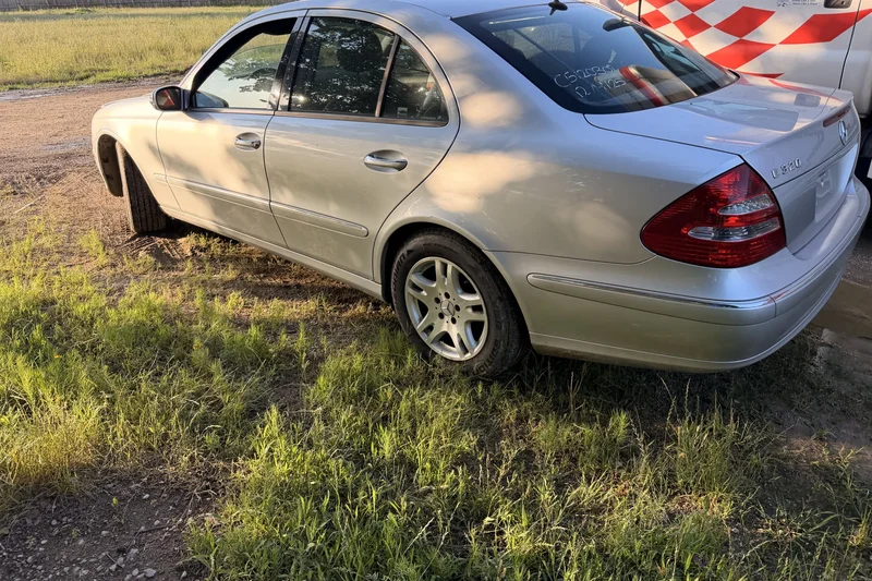 2005 Mercedes-Benz E320 Base 4