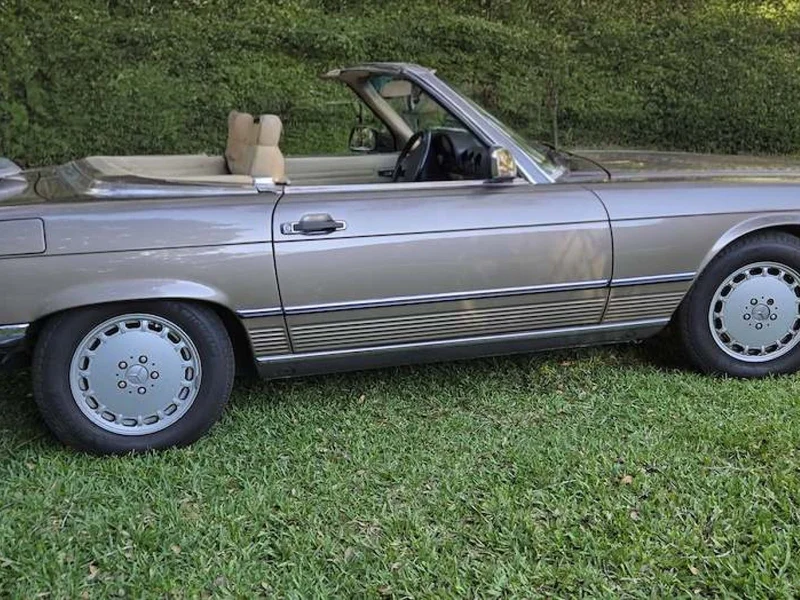 1987 Mercedes-Benz 560 SL 2