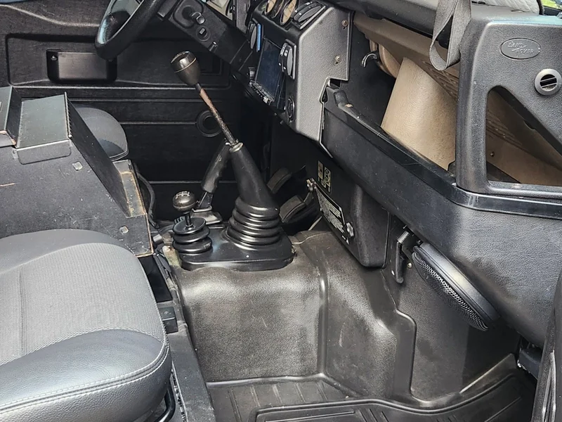 1988 Land Rover Defender 90 2 Door County 12