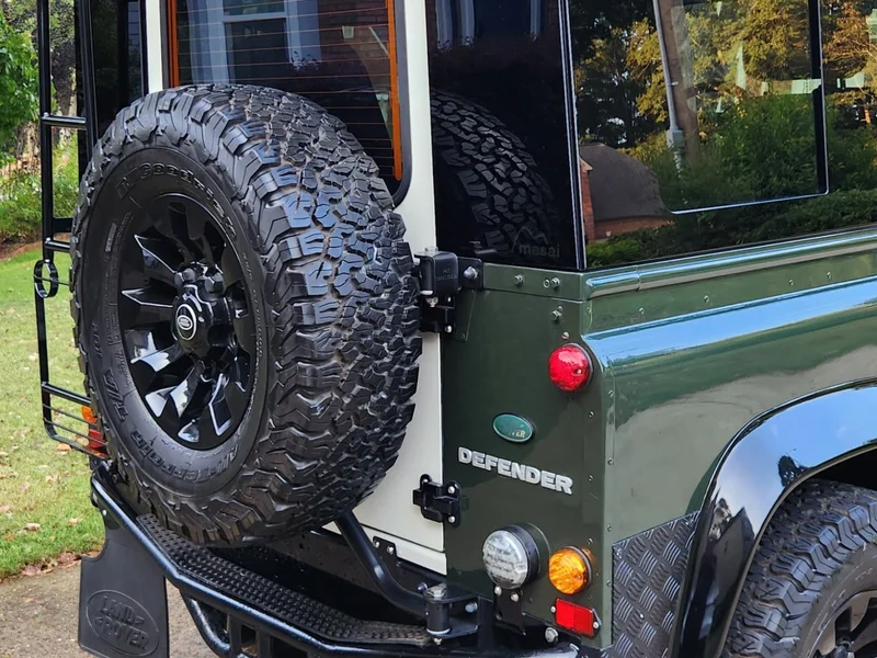 1988 Land Rover Defender 90 2 Door County 16