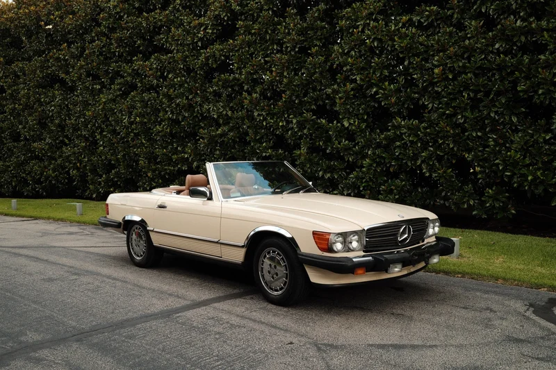 1987 Mercedes-Benz 560 SL Base 2