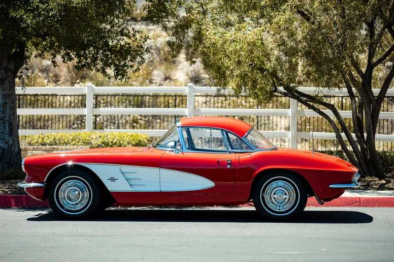 1961 Chevrolet Corvette Base 3