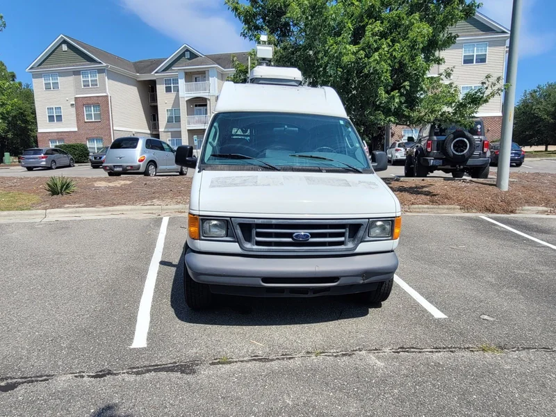 2007 Ford Econoline News Van 3