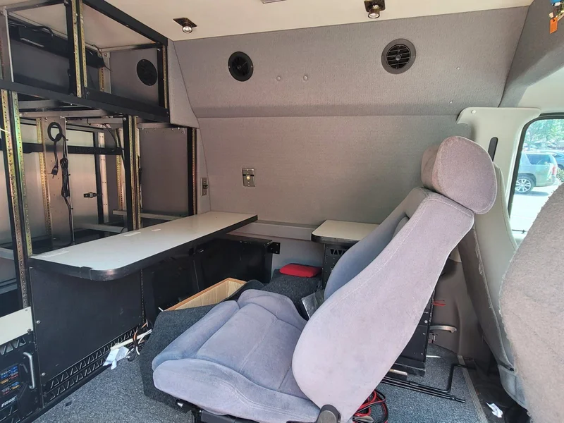 2007 Ford Econoline News Van 5
