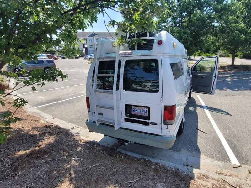 2007 Ford Econoline News Van 6