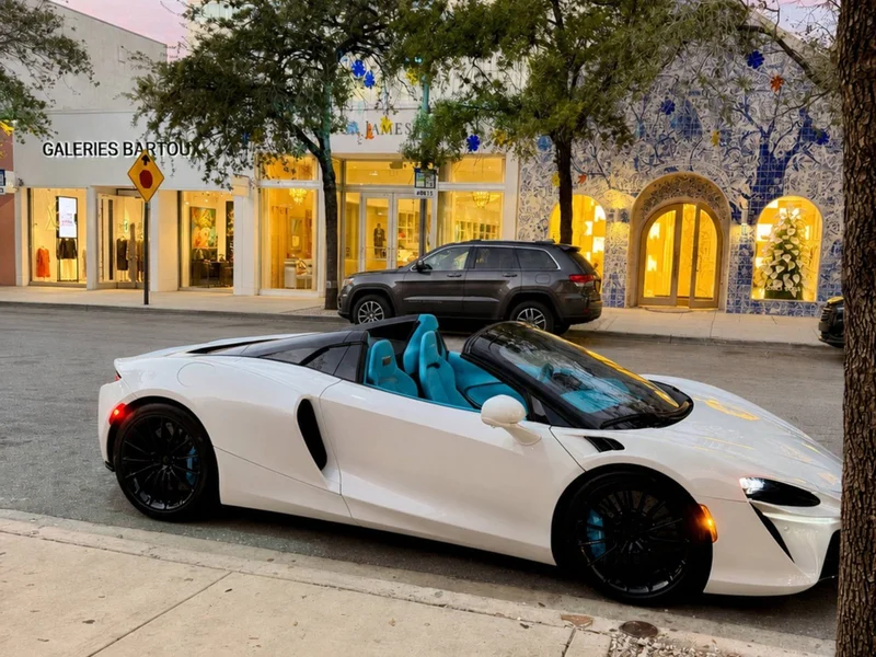 2025 McLaren Artura Spider Base 3