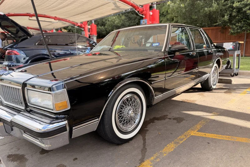 1990 Chevrolet Caprice Classic Base 2