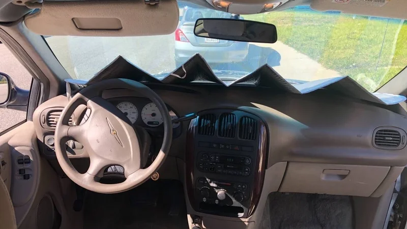 2002 Chrysler Town & Country 8