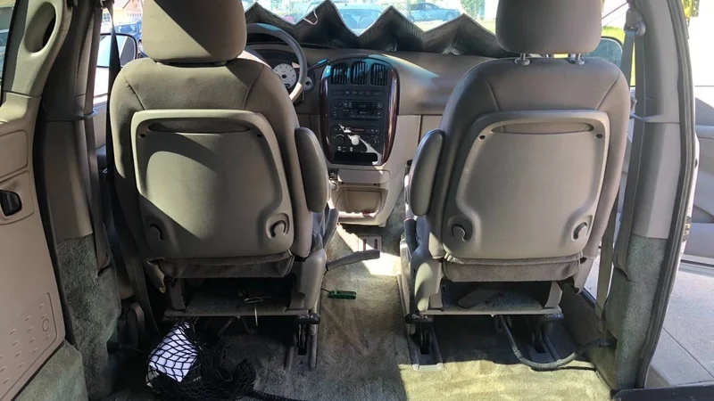 2002 Chrysler Town & Country 9