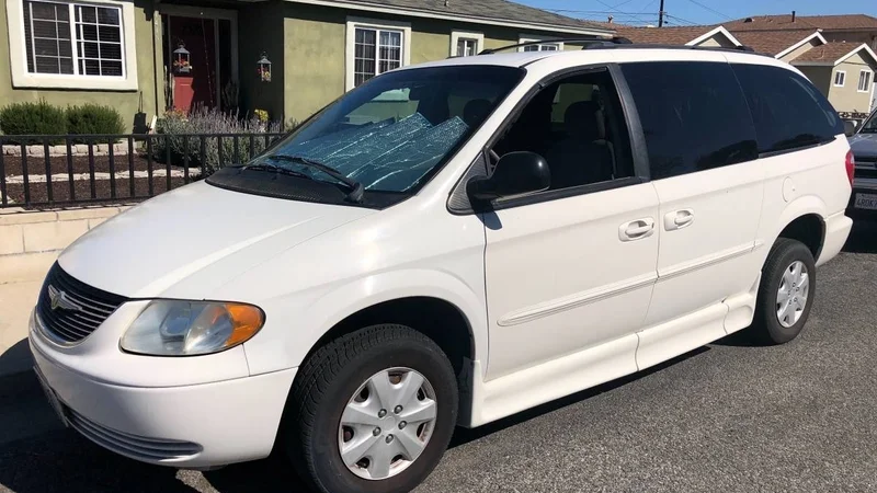 2002 Chrysler Town & Country 2