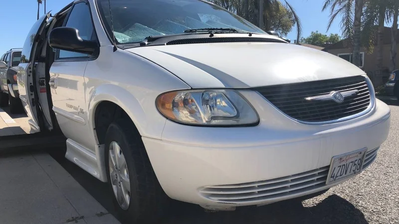 2002 Chrysler Town & Country 4