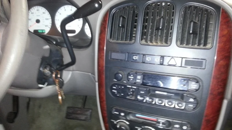 2002 Chrysler Town & Country 10