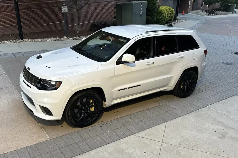 2021 Jeep Grand Cherokee trackhawk 1