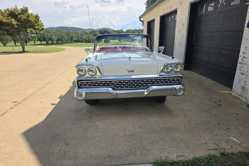 1959 Ford Galaxie Skyliner 2