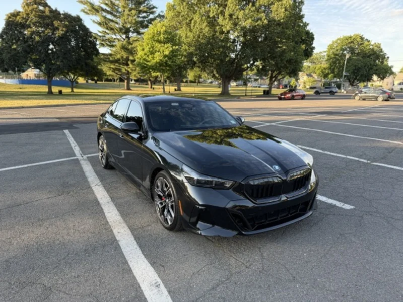 2026 BMW 550e xDrive (AWD) 3