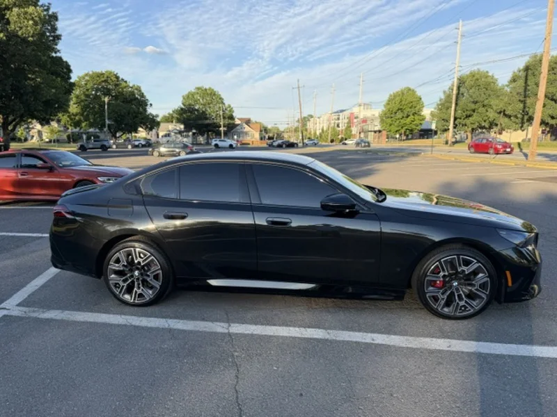 2026 BMW 550e xDrive (AWD) 4