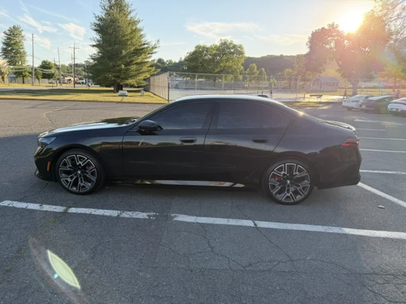 2026 BMW 550e xDrive (AWD) 8