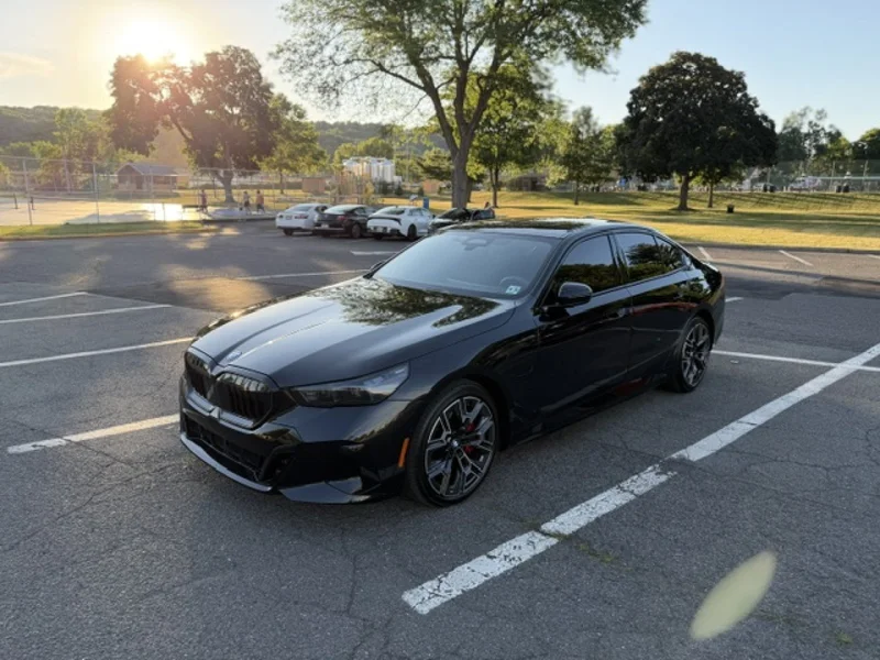 2026 BMW 550e xDrive (AWD) 1