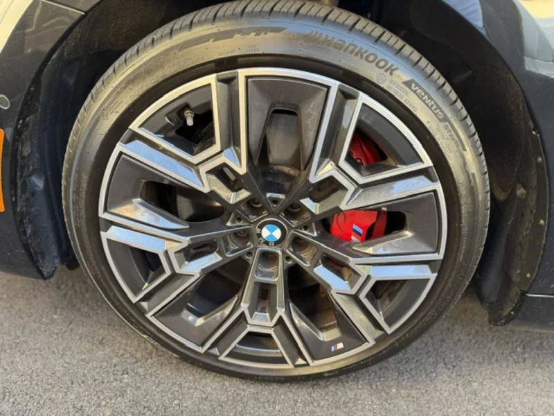 2026 BMW 550e xDrive (AWD) 14