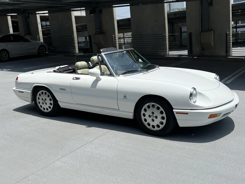 1991 Alfa Romeo Spider Veloce 2