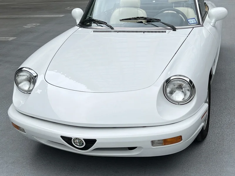 1991 Alfa Romeo Spider Veloce 3