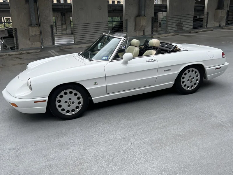 1991 Alfa Romeo Spider Veloce 4