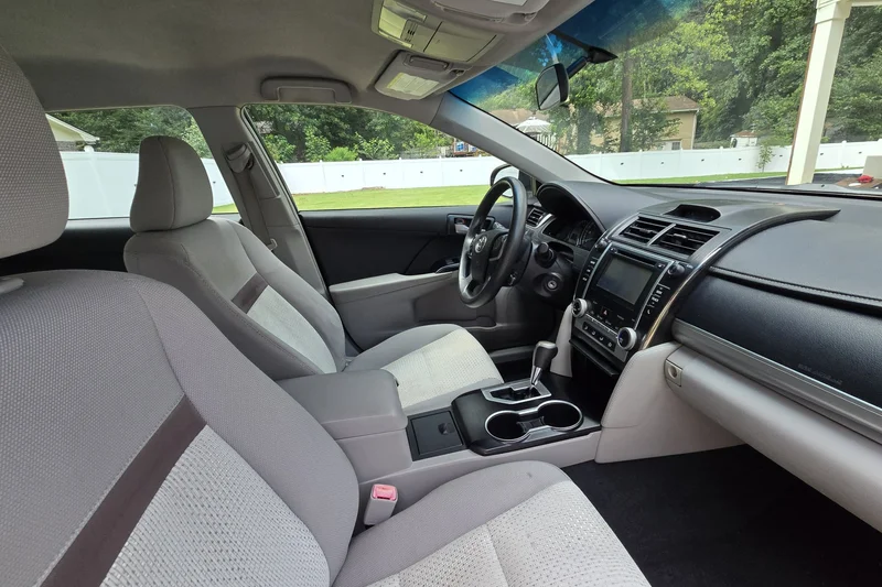 2014 Toyota Camry LE 9