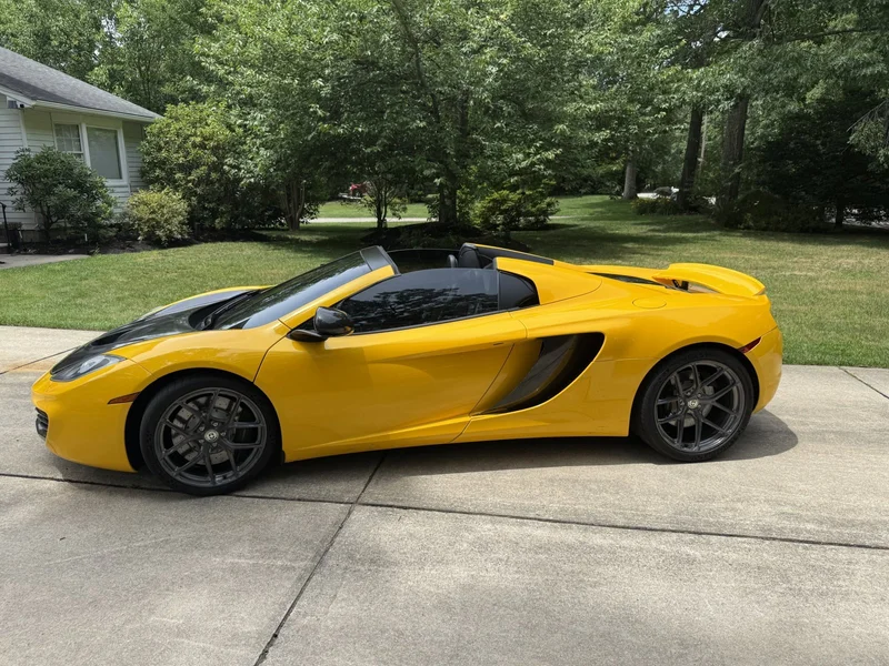2013 McLaren MP4-12C