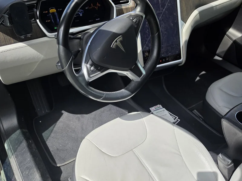 2013 Tesla Model S 6
