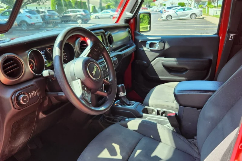 2021 Jeep Wrangler in Southampton 11
