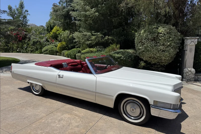 1970 Cadillac DeVille Base 2