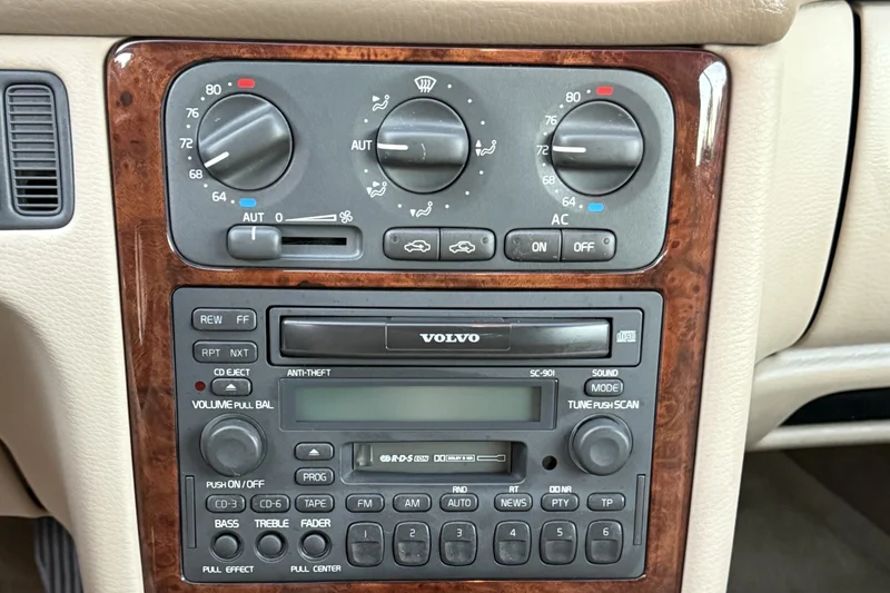 2004 Volvo C70 T5 High Output 17