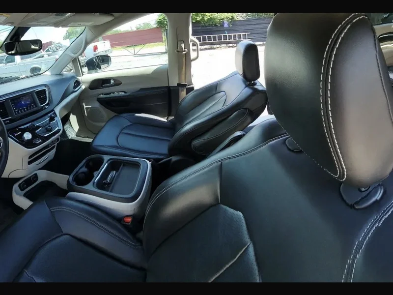 2021 Chrysler Voyager Base 8