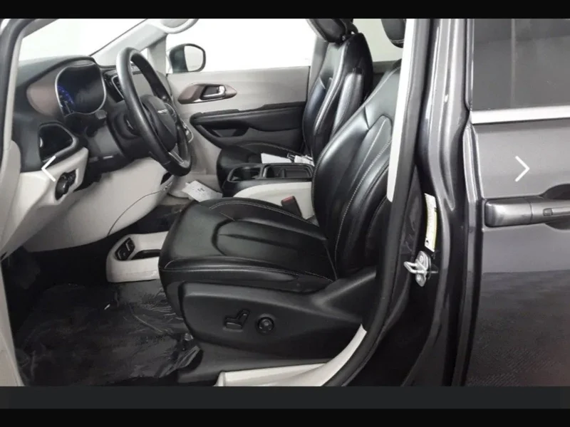 2021 Chrysler Voyager Base 10