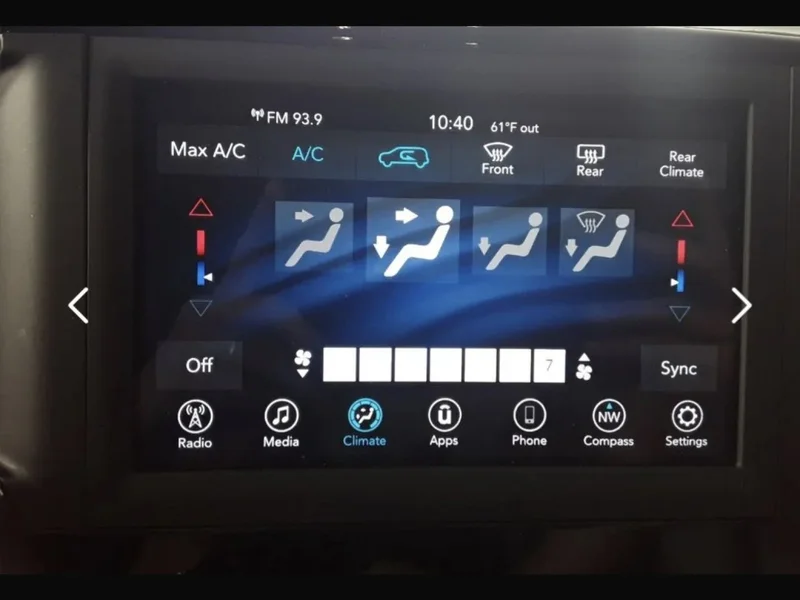 2021 Chrysler Voyager Base 14