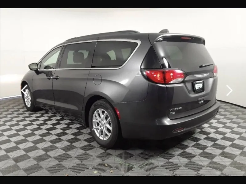 2021 Chrysler Voyager Base 19
