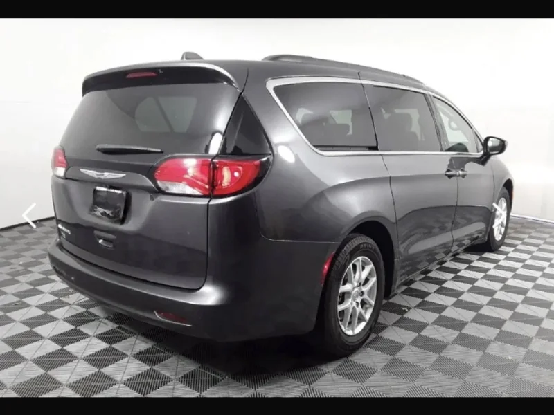 2021 Chrysler Voyager Base 20