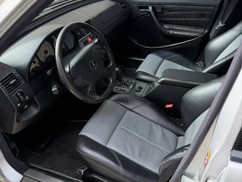 2000 Mercedes-Benz C230 Base 4