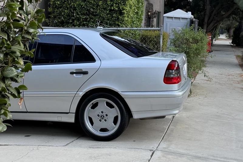 2000 Mercedes-Benz C230 Base 8